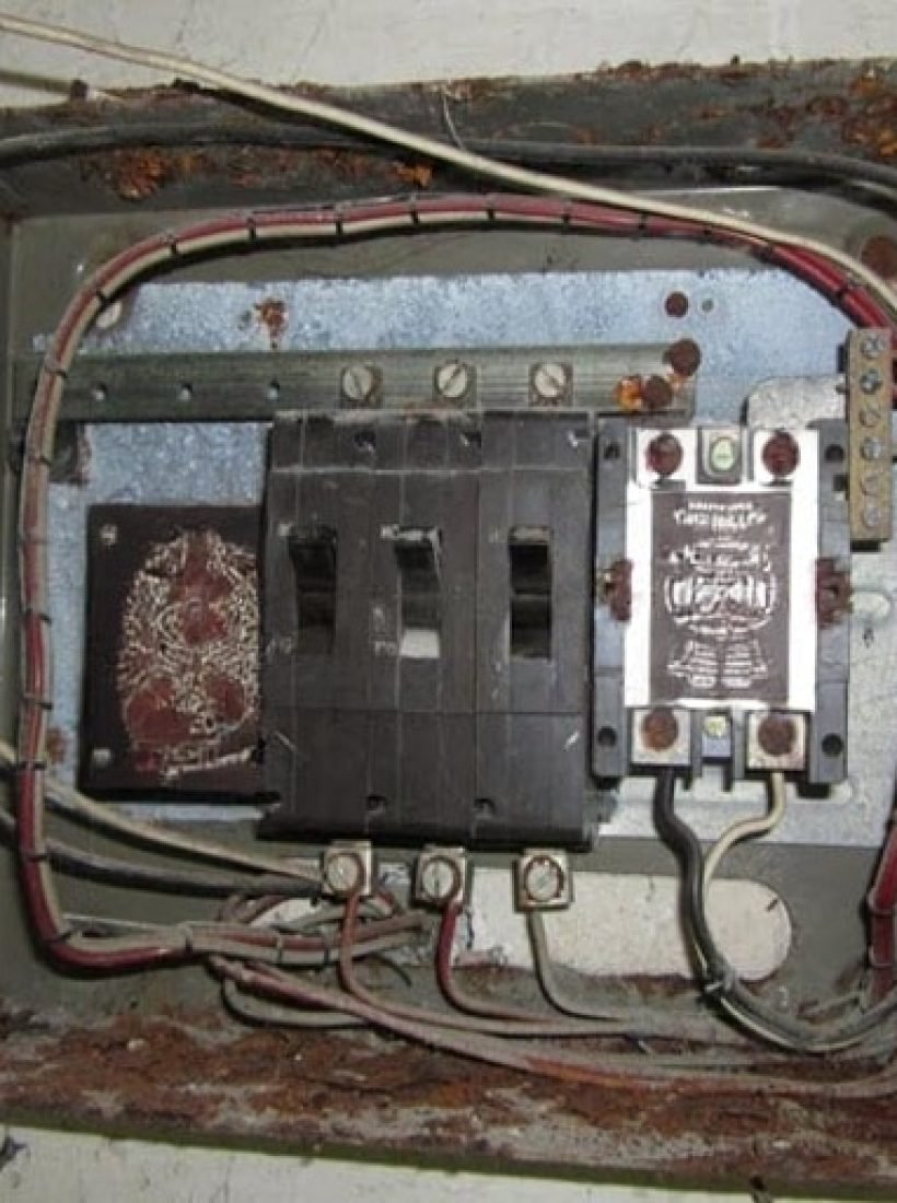 cuadro-electrico-antiguo-necesita-actualizacion-normativa